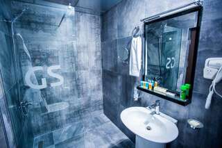 Отель GS Hotel Ереван Двухместный номер Делюкс с 2 двуспальными кроватями-8